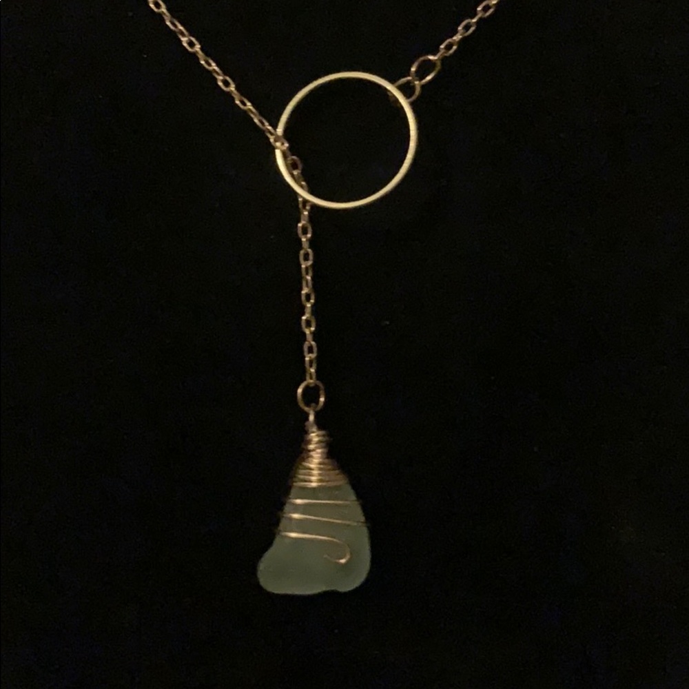 Sea glass and circle lariat style necklace NWOT